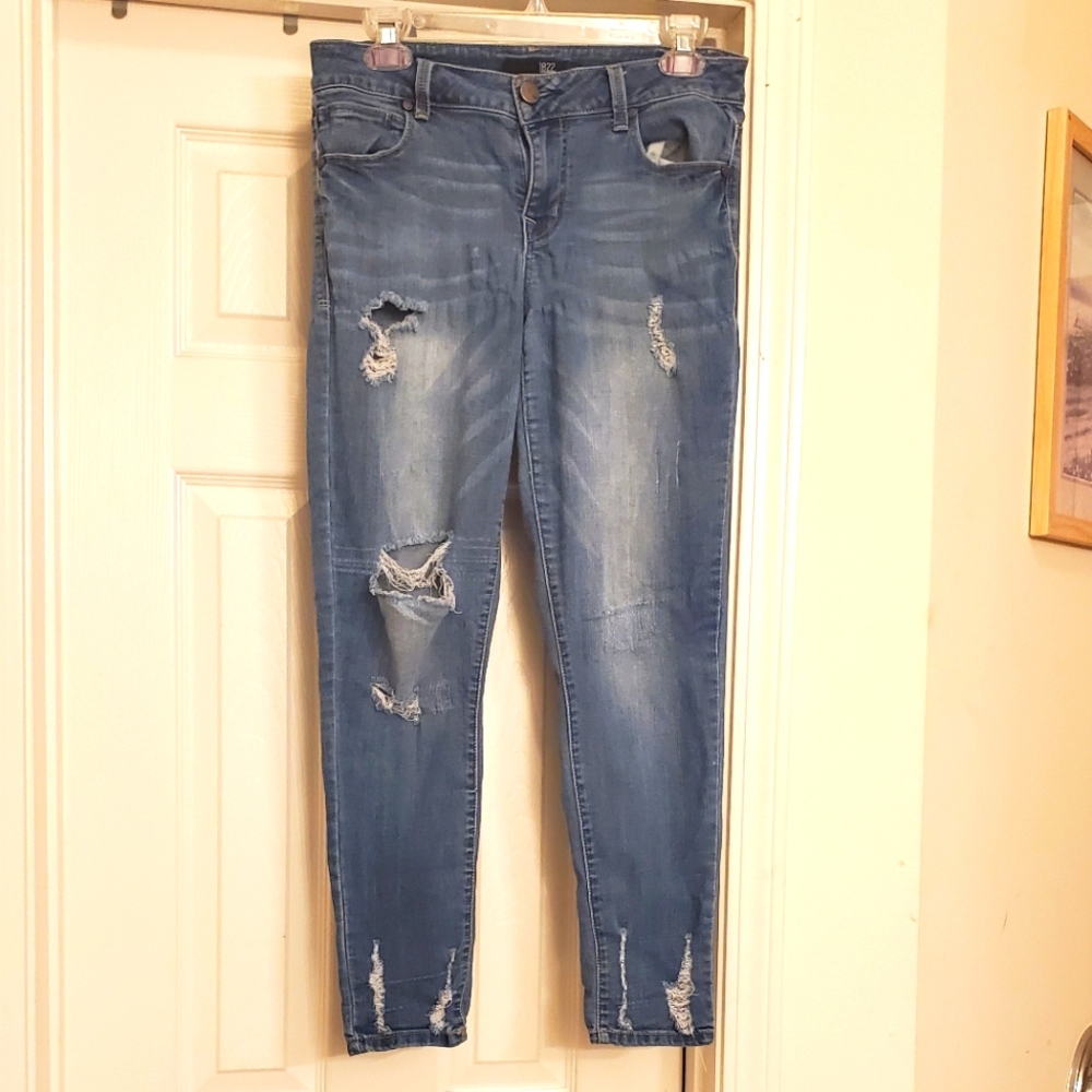 1822 distressed ankle jeans